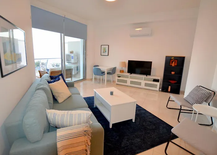 Awesome Sea & Marina View Center 1 Bdr Flat *