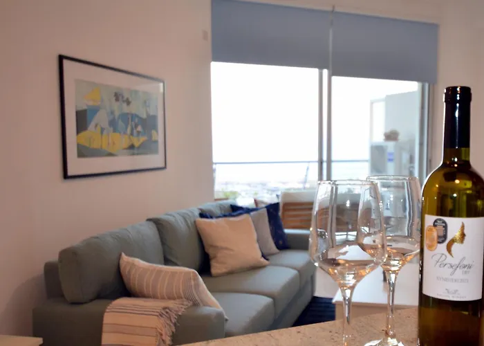 アパート Awesome Sea & Marina View Center 1 Bdr Flat ラルナカ